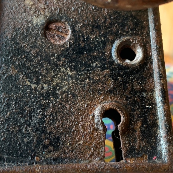 ANTIQUE DOOR KNOBS WITH CAST IRON LOCK - Picture 6 of 8